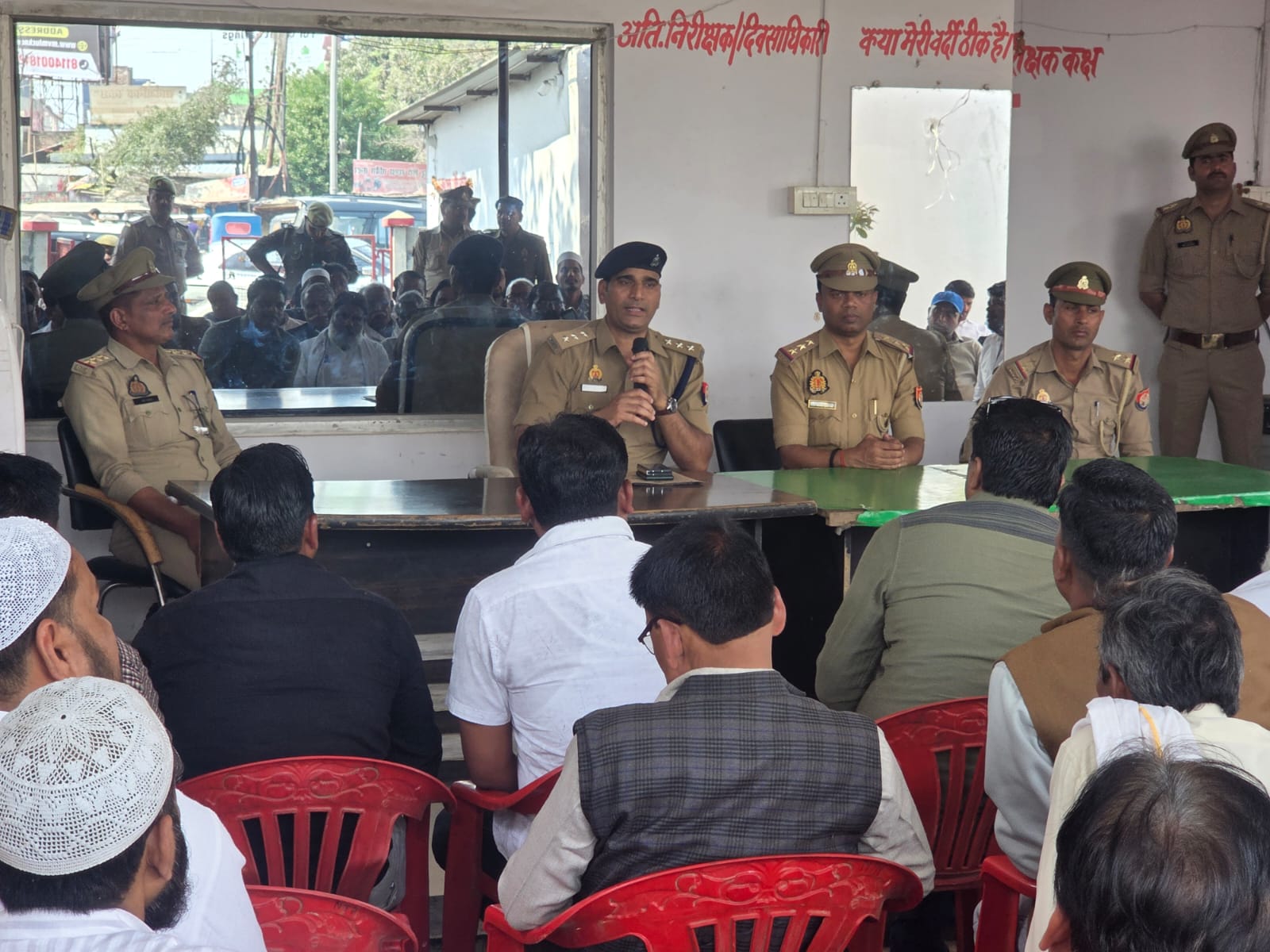   लखनऊ: राजधानी लखनऊ में आगामी त्योहार के मद्देनजर लखनऊ  पुलिस हुई एक्टिव